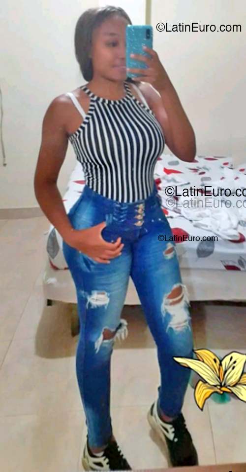 Date this pretty Colombia girl Denisse from Cali CO33388