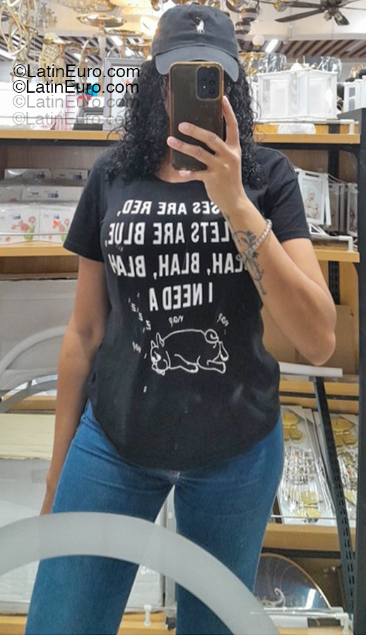Date this georgeous Dominican Republic girl Ara from Santo Domingo DO55243