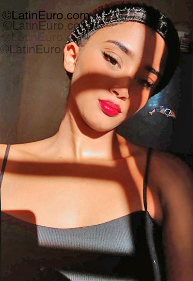 Date this passionate Dominican Republic girl Elena from Santo Domingo DO55261