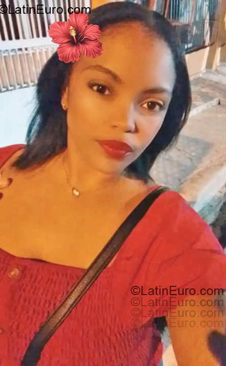 Date this delightful Dominican Republic girl Claris from Santo Domingo Este DO55352
