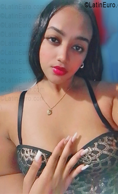 Date this funny United States girl Delania from  US25618