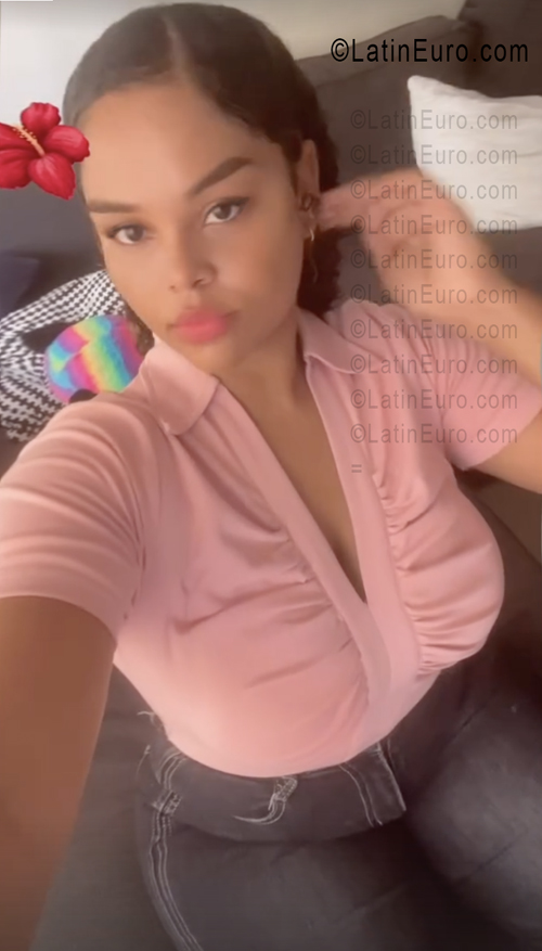 Date this passionate Dominican Republic girl Yvette from Santo Domingo DO55856