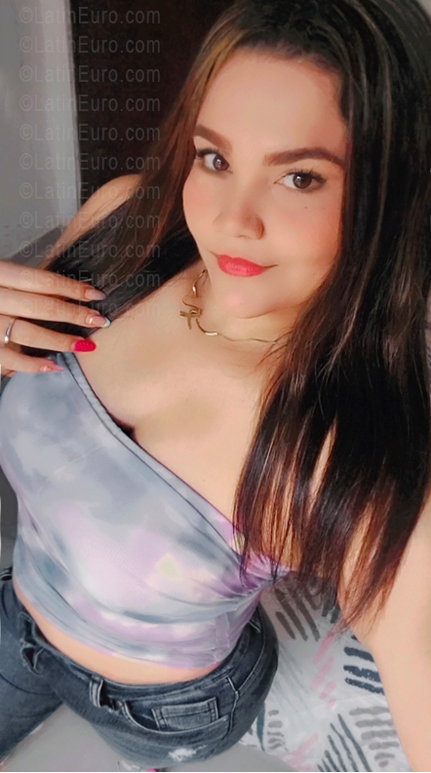 Date this charming Colombia girl Mati from Sahagun CO33601