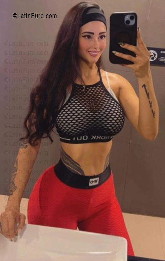 Date this tall Colombia girl Pau from Cali CO33604