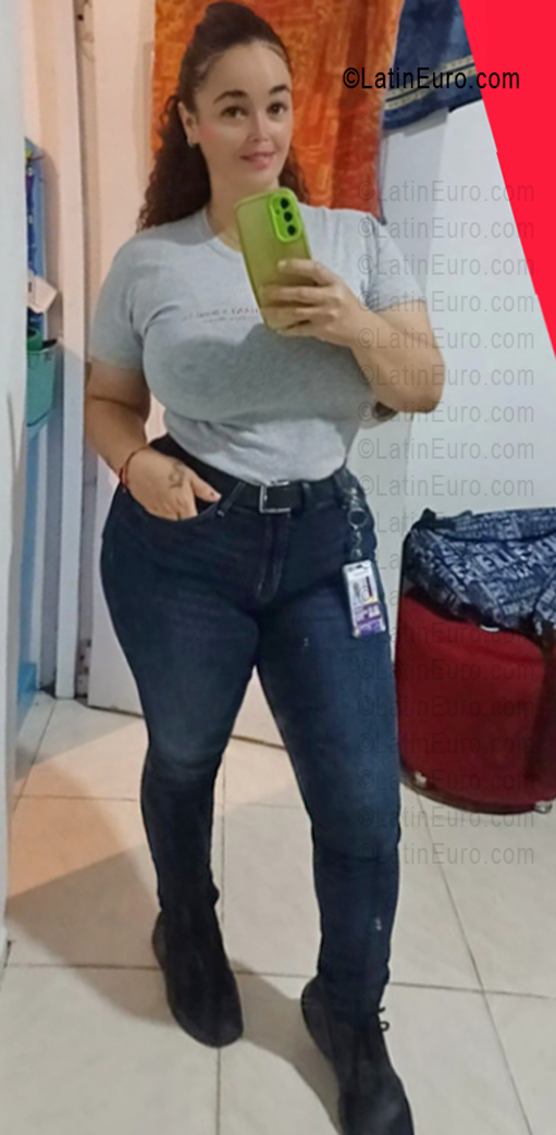 Date this tall Dominican Republic girl Loyda from Monsenor Nouel DO56187