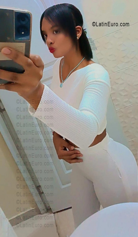 Date this beautiful Dominican Republic girl Malin from Santo Domingo DO56211