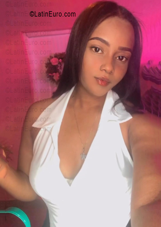 Date this cute Dominican Republic girl Dileiny from Santo Domingo DO56243