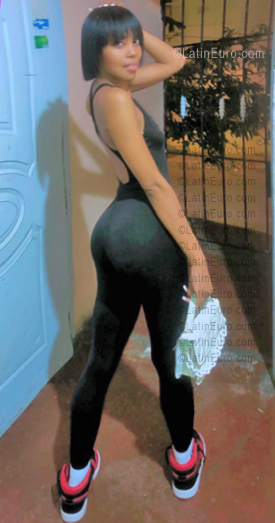 Date this happy Dominican Republic girl Jhoa from Rep&amp;uacute;blica Dominicana DO56259