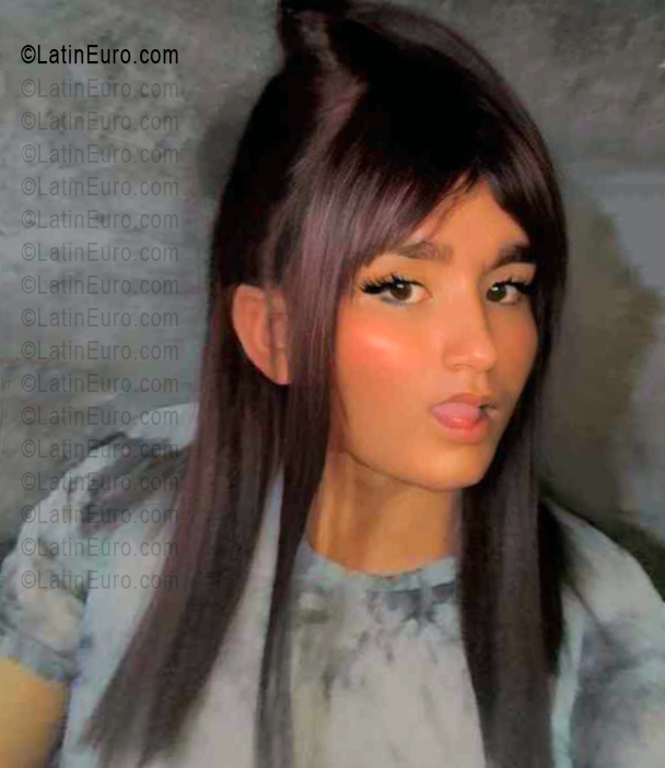 Date this hot Venezuela girl Ashley from Puerto Cabello VE5606