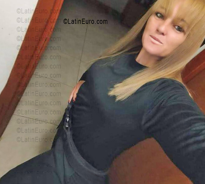 Date this happy Argentina girl Yanel from Magdalena AR1010