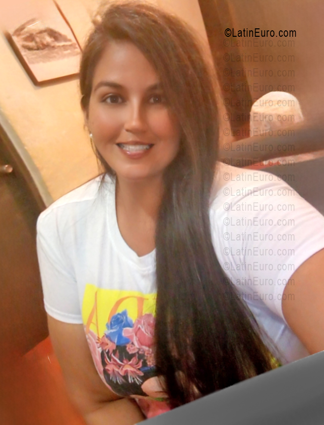 Date this gorgeous Venezuela girl Mariana from Venezuela VE5647
