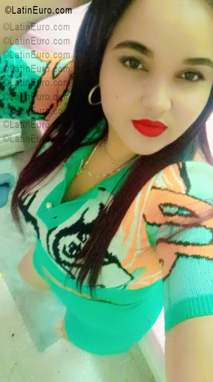 Date this sultry Dominican Republic girl Isamar from Santiago DO56361