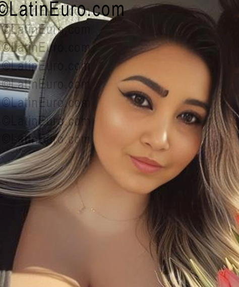 Date this good-looking Colombia girl Jeniret from Bogota CO33729