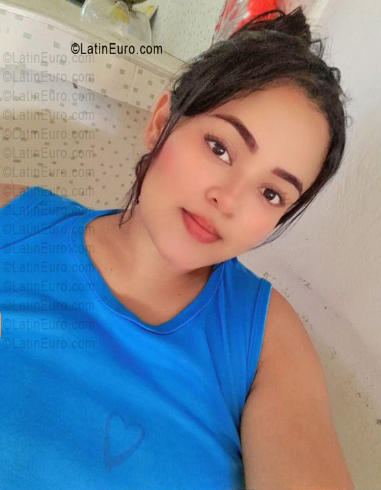 Date this gorgeous Colombia girl Dulce from Barranquilla CO33737