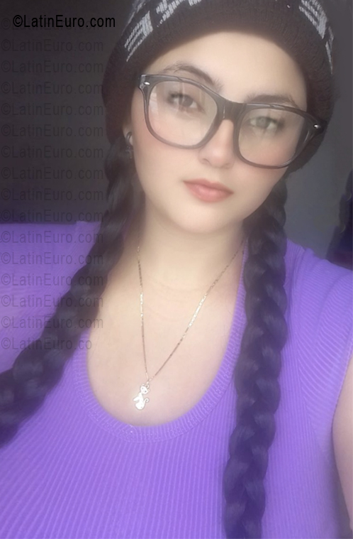 Date this foxy Colombia girl Gevashi from Bogota CO33741