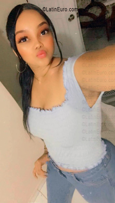 Date this pretty Dominican Republic girl Camila from Santo Domingo DO56451