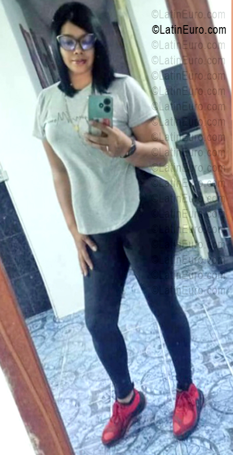 Date this lovely Venezuela girl Marielena from Venezuela VE5690