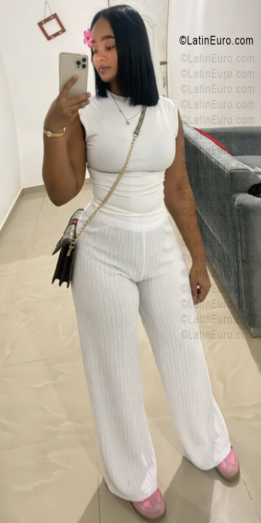 Date this tall Dominican Republic girl Nicole from San Juan DO56452