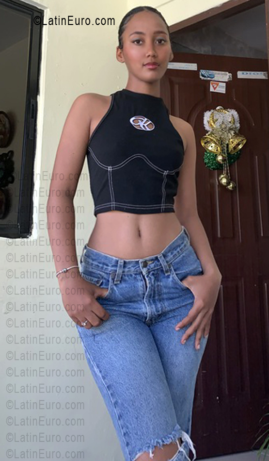 Date this cute Dominican Republic girl Mari from Santo Domingo DO56460