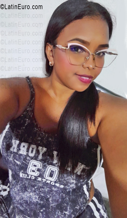Date this pretty Venezuela girl Yuri from Aragua VE5696