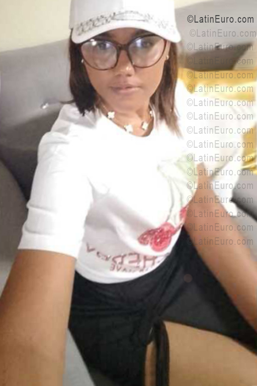 Date this voluptuous Dominican Republic girl Mary from Santo Domingo DO56469