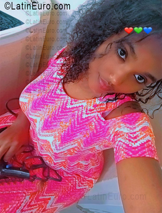 Date this passionate Dominican Republic girl Neiry from Santo Domingo DO56470