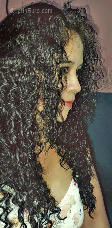 Date this happy Guatemala girl Carolina from Guatemala GT201