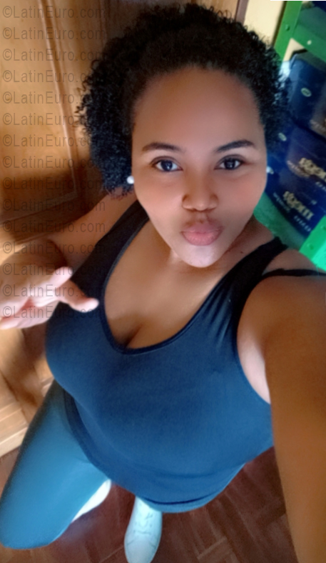 Date this sensual Venezuela girl Nairelis from Bolivar VE5700