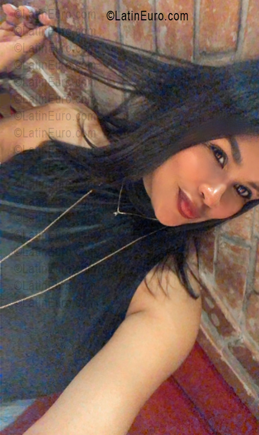 Date this pretty Dominican Republic girl Elisa from Santo Domingo Norte DO56485