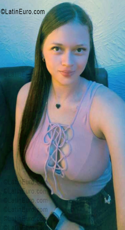 Date this hot Colombia girl Wendy from Medellin CO33752