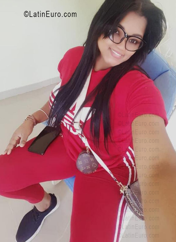 Date this sultry Dominican Republic girl Thalia from Santo Domingo DO56502