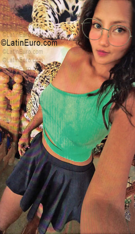 Date this lovely Ecuador girl Valeria from Portoviejo EC1146