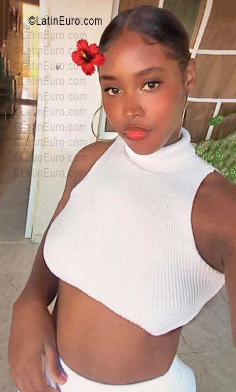 Date this voluptuous Dominican Republic girl Nayeli from Romana DO56594