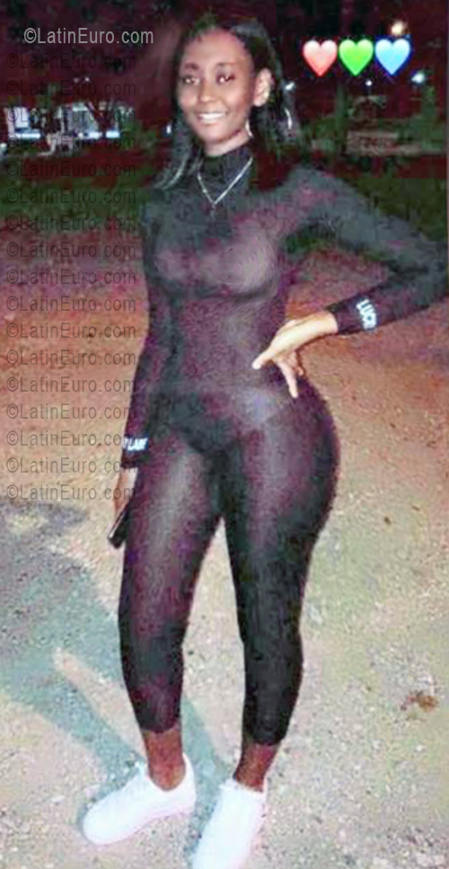 Date this foxy Dominican Republic girl Yolanda from Santo Domingo DO56600