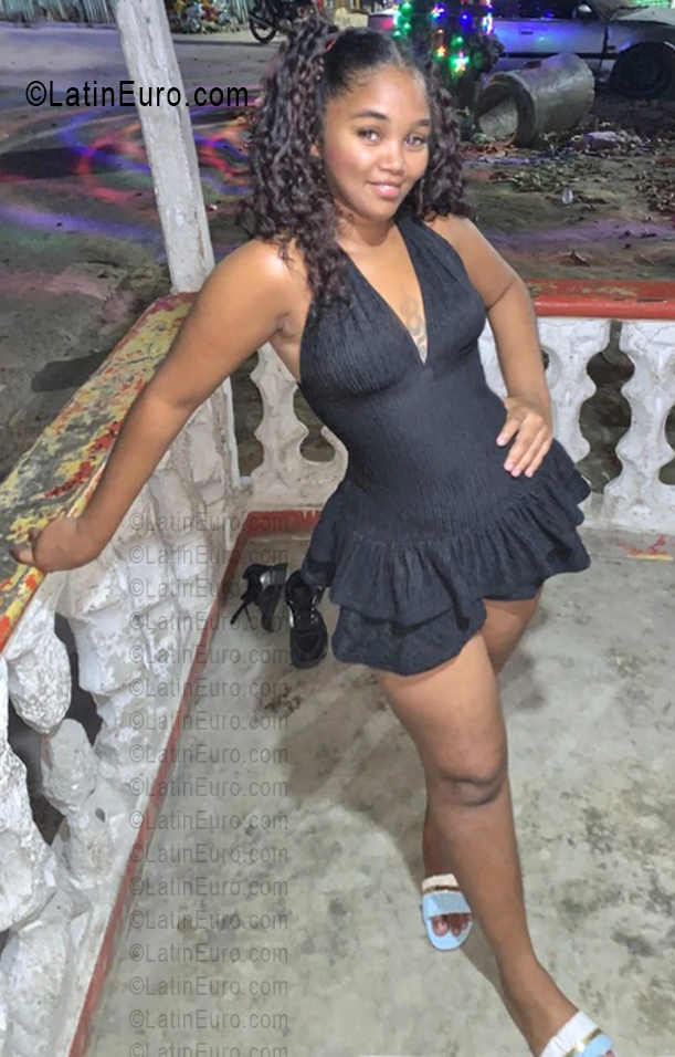 Date this nice looking Dominican Republic girl Berta from Santo Domingo DO56604