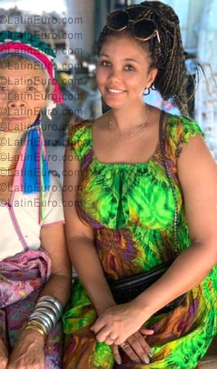 Date this hot Dominican Republic girl Ariez from Santo Domingo DO56643