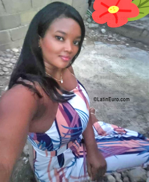 Date this fun Dominican Republic girl Valeryn from Santo Domingo DO56646