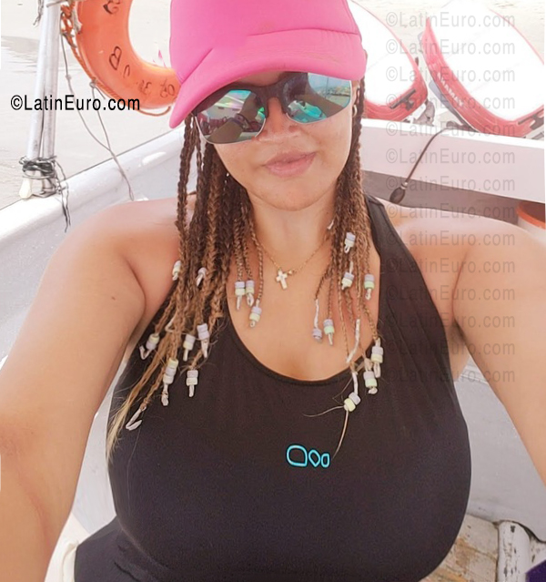 Date this athletic Colombia girl Jimena from Bogota CO33776