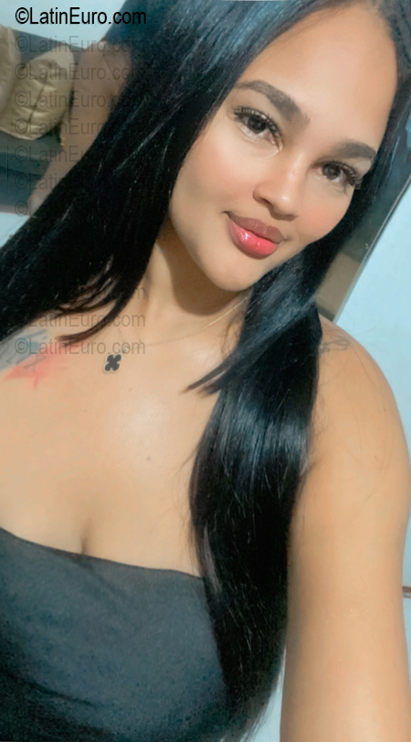 Date this hot Dominican Republic girl Yennifer from Santo Domingo DO56686
