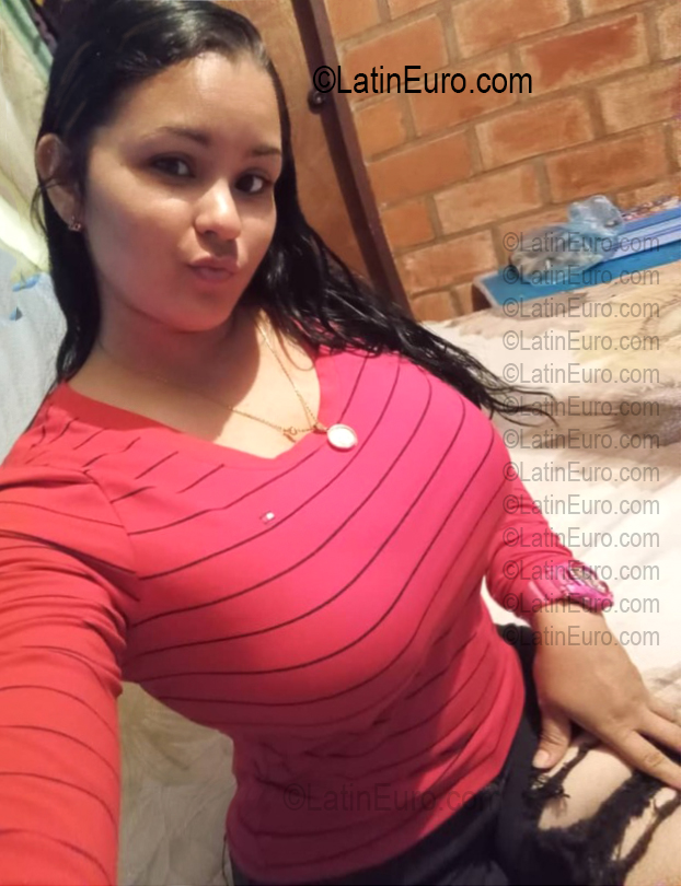 Date this foxy Venezuela girl Yolin from Caracas VE5724