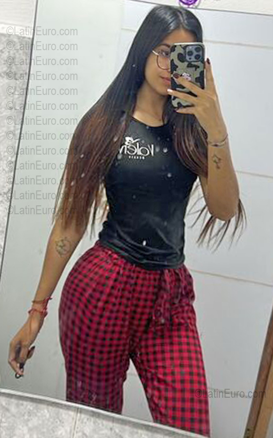 Date this delightful Venezuela girl Valery Andrea from Valencia VE5725