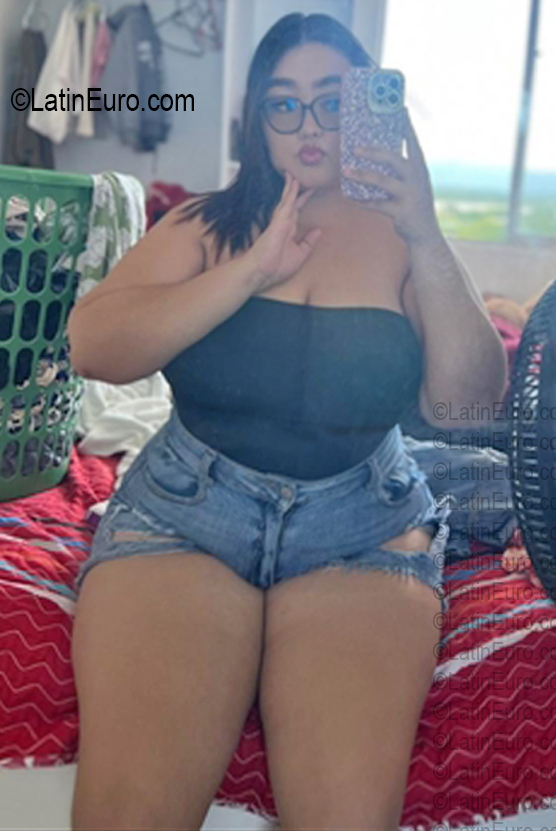 Date this happy Colombia girl Isa from Valledupar CO33792