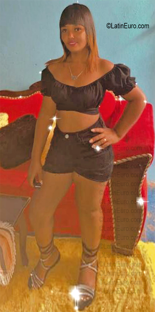 Date this athletic Dominican Republic girl Delia from Santo Domingo DO56754