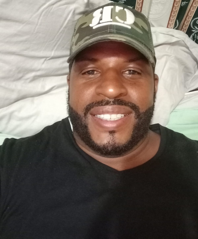 Date this nice looking United States man CALIFORNIA KING from Hollywood US25631
