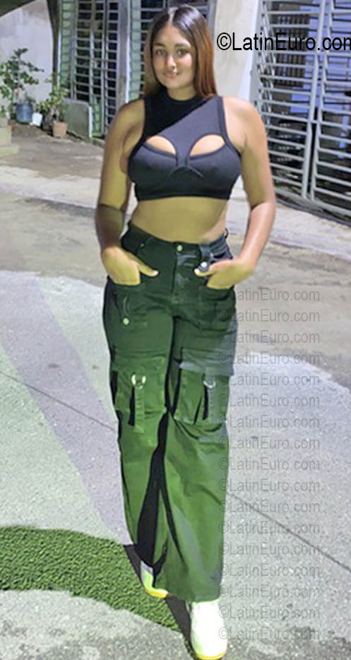 Date this attractive Dominican Republic girl Sanairy from Santo Domingo DO56792