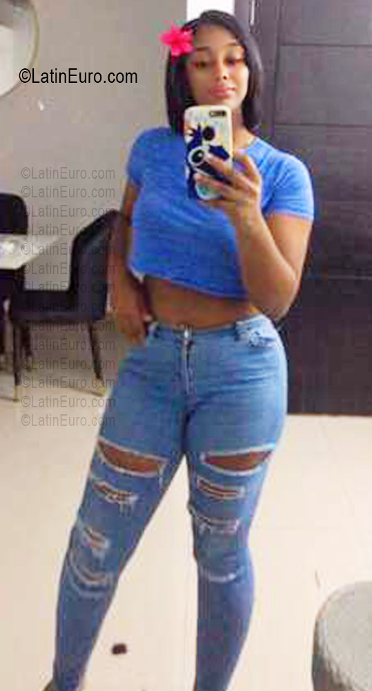 Date this hot Dominican Republic girl Neroles from Santo Domingo DO56896