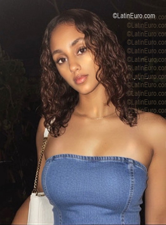 Date this sensual Dominican Republic girl Mariel from La Vega DO56970