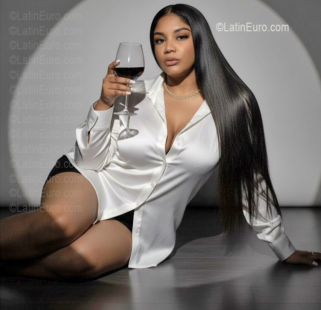 Date this beautiful Dominican Republic girl Isabel from Santo Domingo DO56977