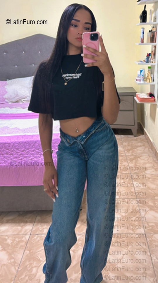Date this attractive Dominican Republic girl Julia from Santo Domingo DO56978