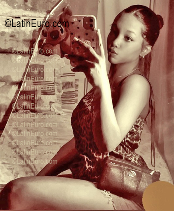 Date this foxy Dominican Republic girl OCAIRA from Sanchez Ramirez DO57005